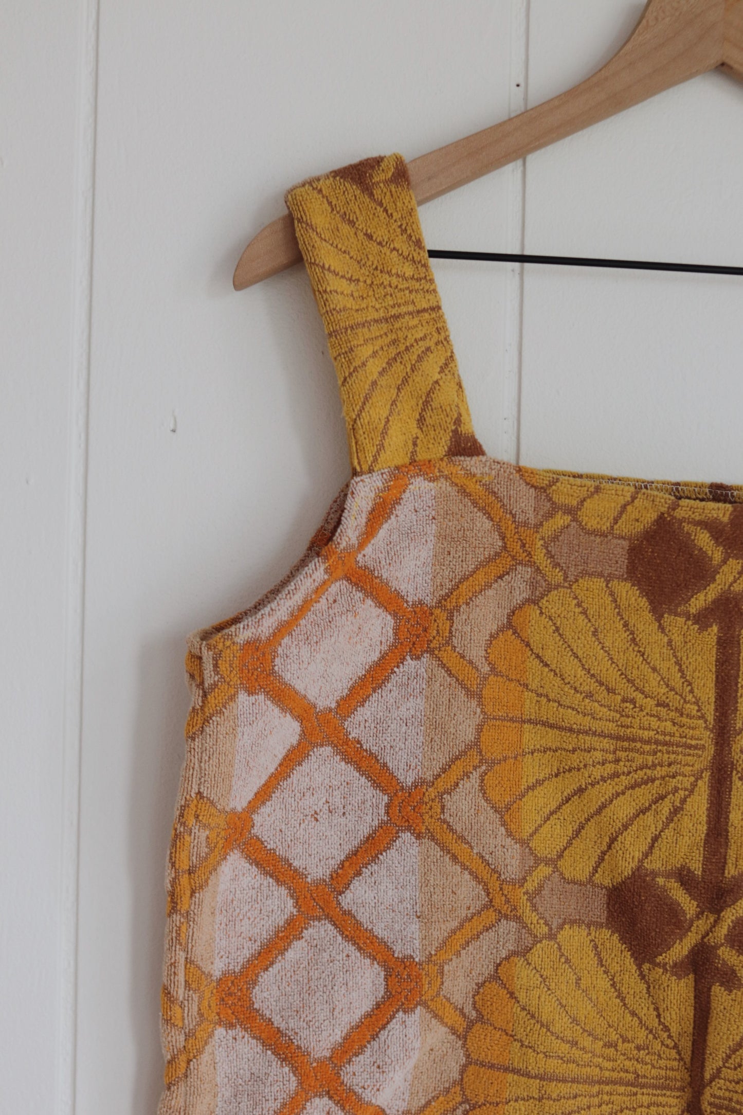 Vintage shell towel tank